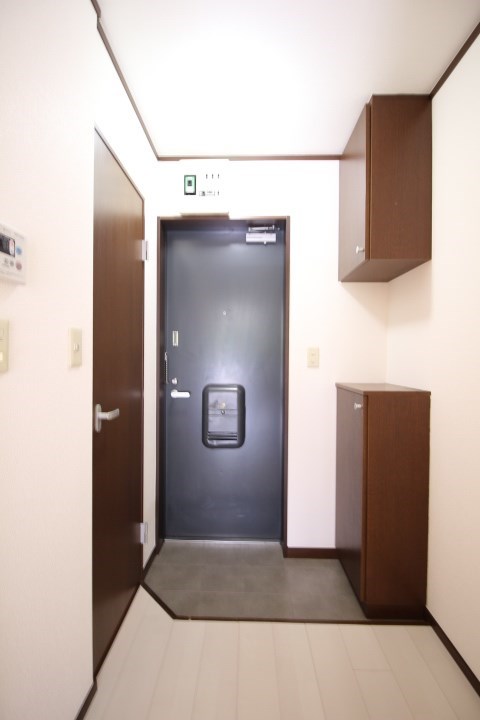 メゾン駒場東大前 玄関