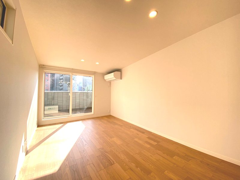 モナミ リビング