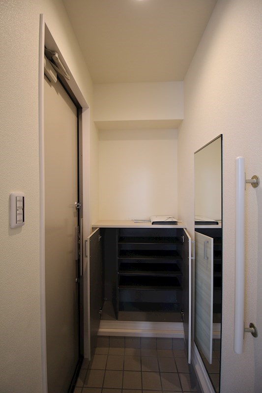 フォーフラッツ代々木上原 玄関