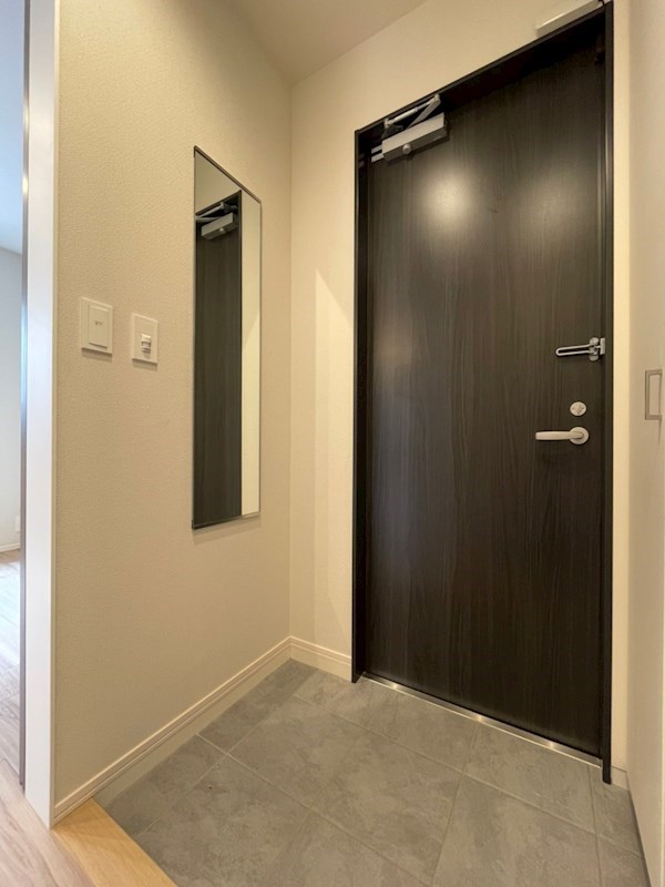 Ｅｍｉｇｒａｎｔ　Ｗｅｓｔ 玄関