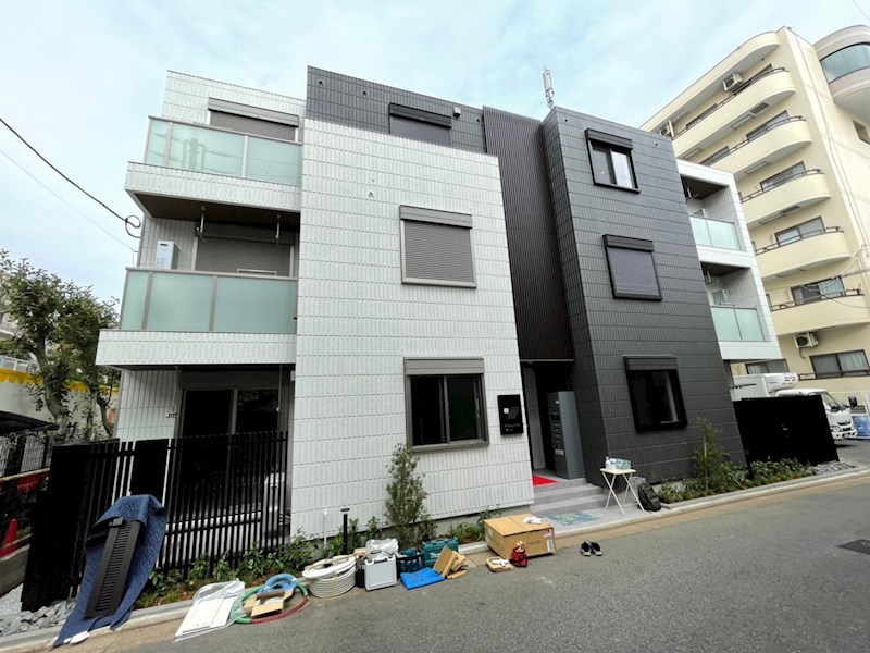 Ｅｍｉｇｒａｎｔ　Ｗｅｓｔ 101号室 外観