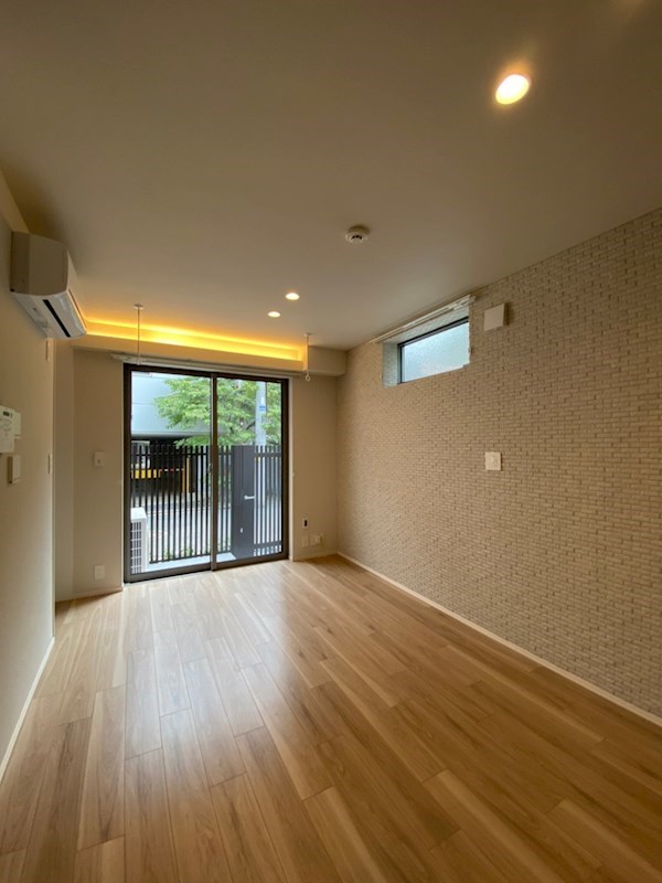 Ｅｍｉｇｒａｎｔ　Ｗｅｓｔ その他8