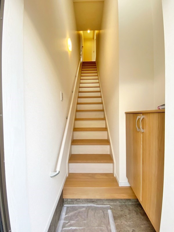 アイノラ八幡山 玄関