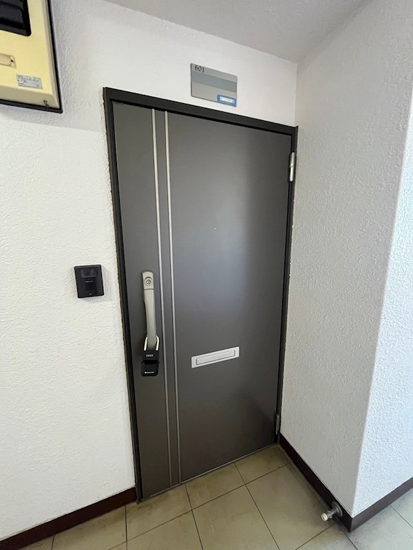 トーア明大前マンション 玄関