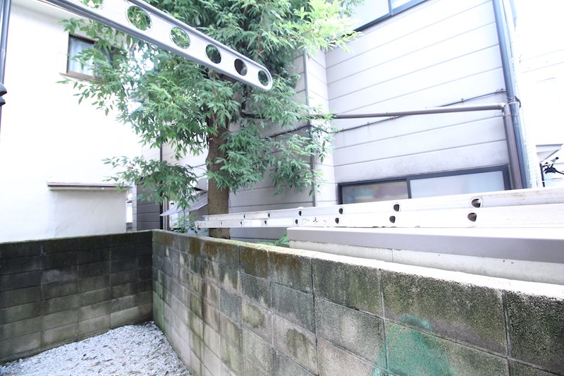 ゼルコバ ベランダ