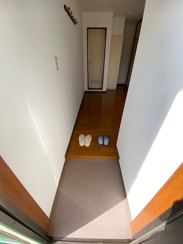 ヒルマハウス 玄関