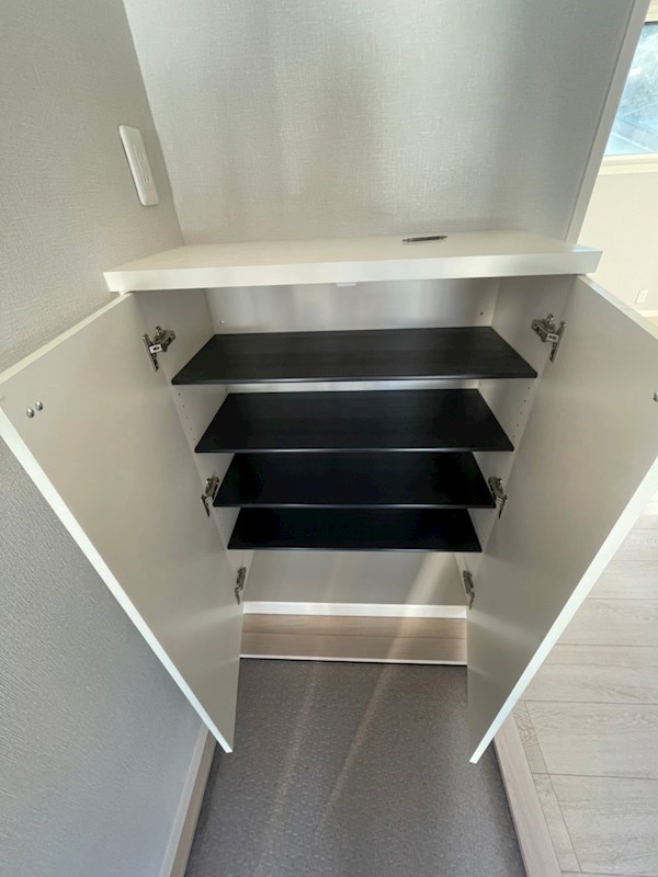 ルーチェ中根 玄関