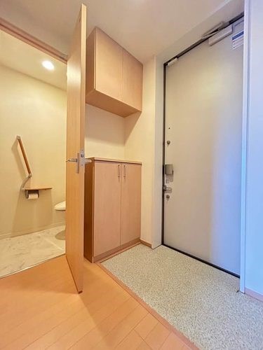 スリーエイトナイン 玄関