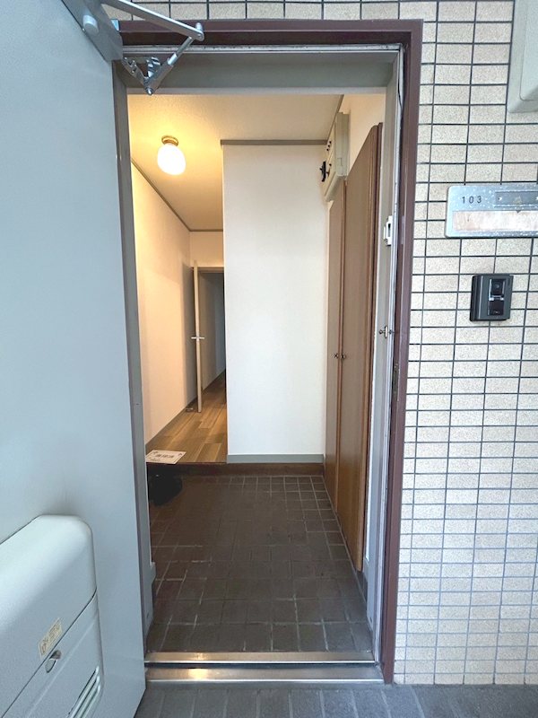 ガーデンヒルズ 玄関