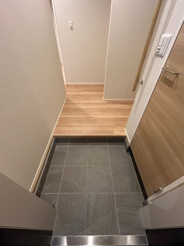 リバイスツー 玄関