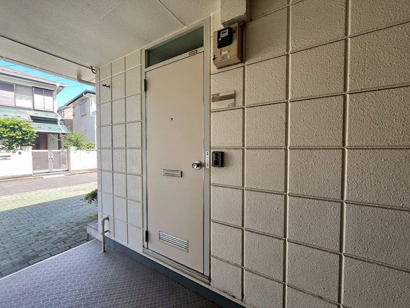 パインヒルハイム 玄関