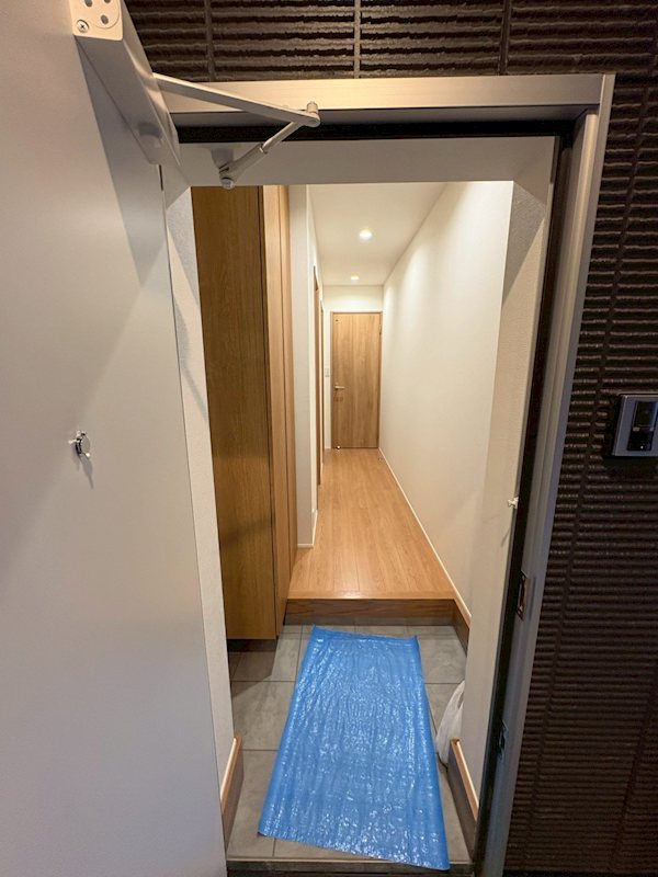 modest東（モデストヒガシ） 玄関