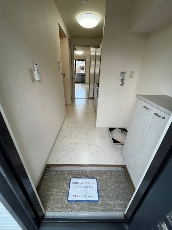 シャーメゾン中野 玄関