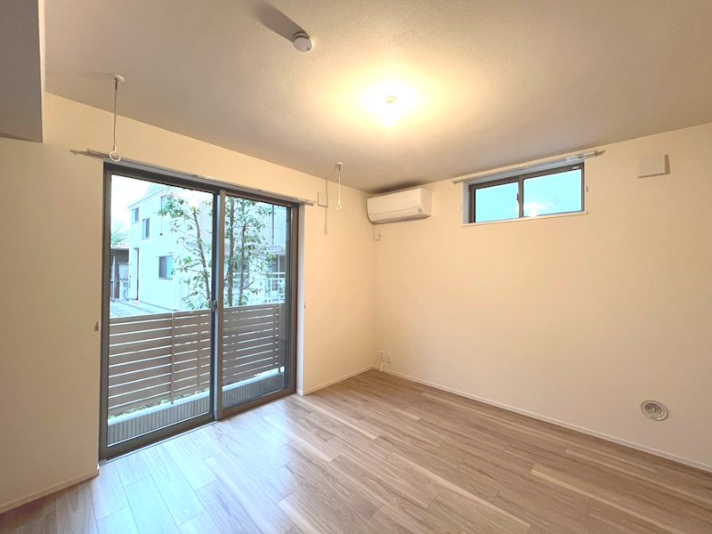 ユージニア リビング