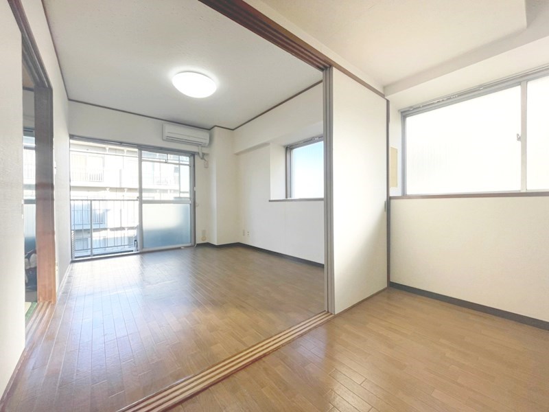 三益ビル リビング