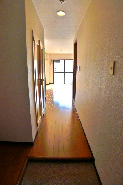 カーサフジイ 玄関