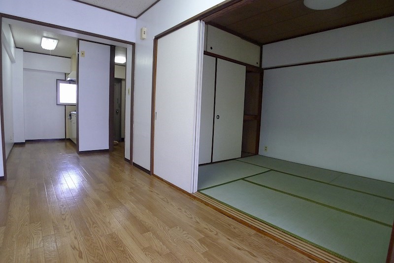 三益ビル リビング