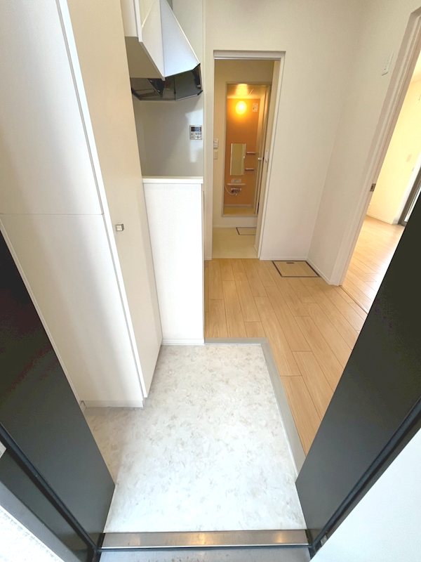 メゾンすみれ 玄関