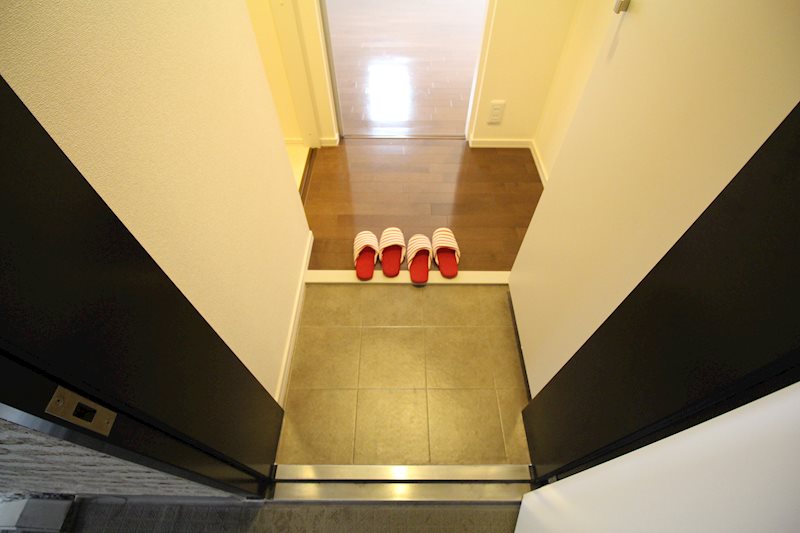 ロジェ・ボヌール 玄関