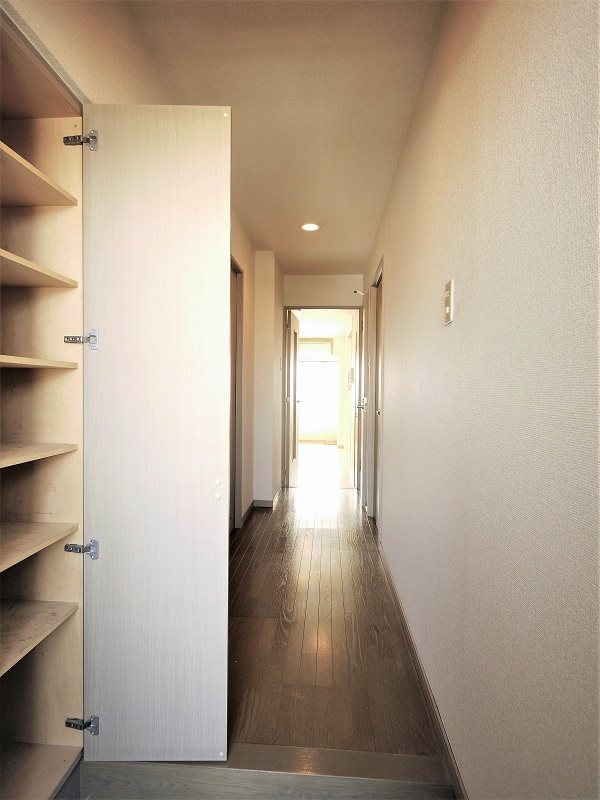 コートエバーグリーン 玄関