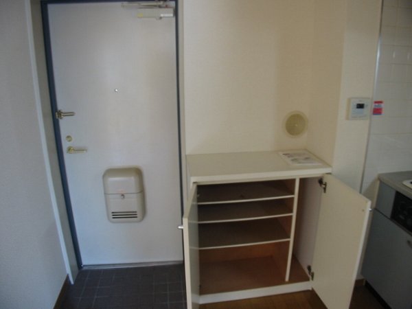 グランデッサ代沢 玄関