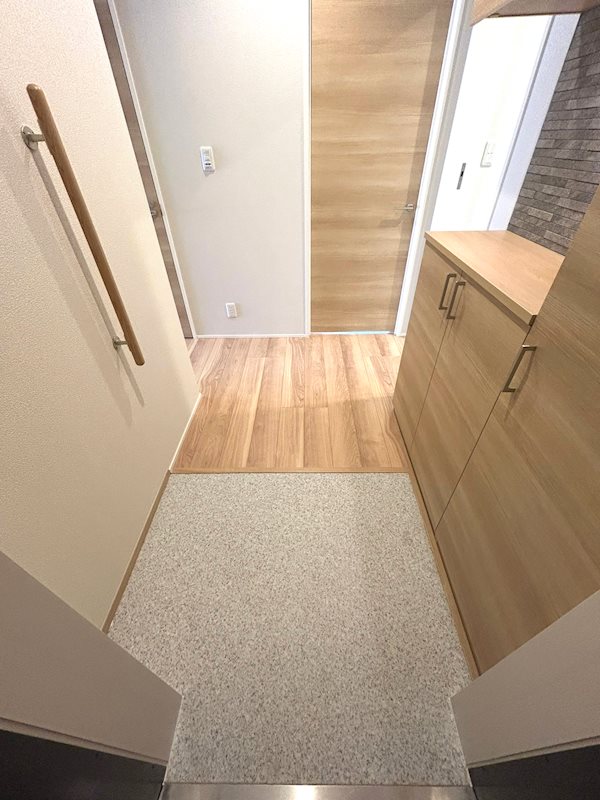 リバイスツー 玄関