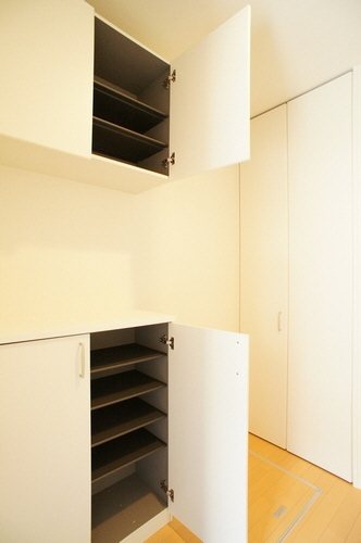 エレンシアＮ 玄関