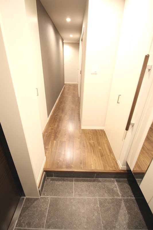 エクラージュ・レジデンス 玄関