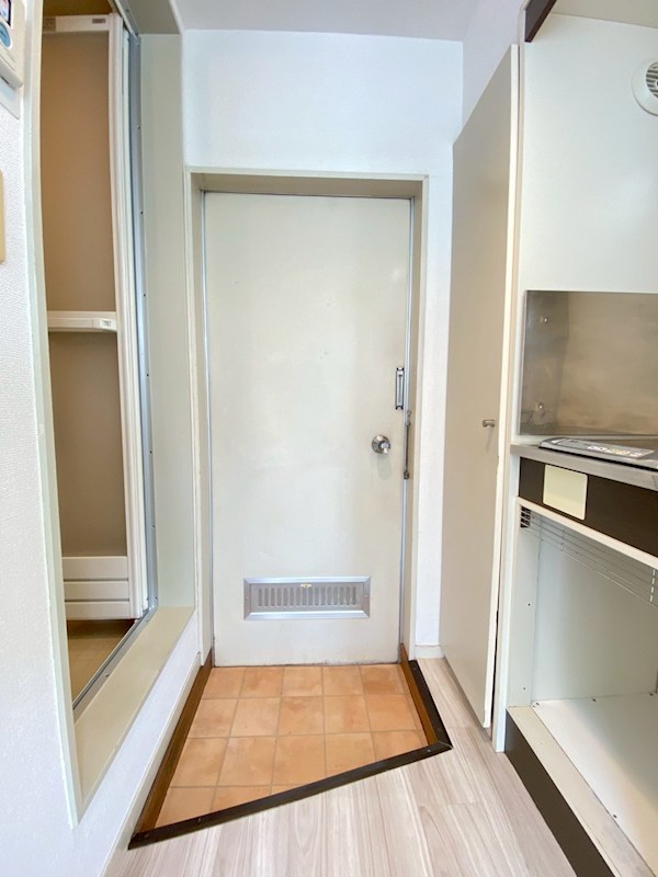 ホワイトヴィラ三鷹台 玄関