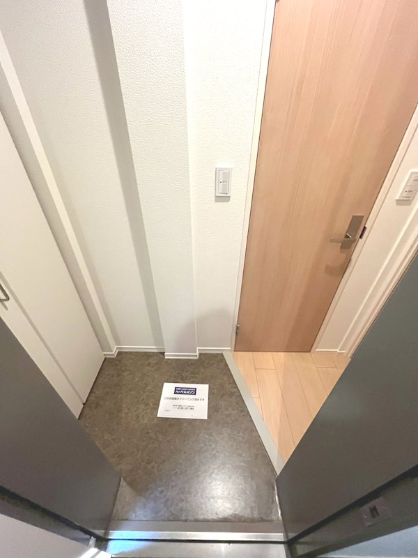 メゾンクリスタル参番館 玄関