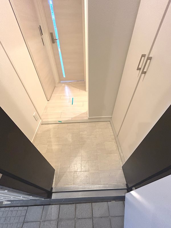 ａｐａｒｔｍｅｎｔｓ　蚕糸の杜 玄関