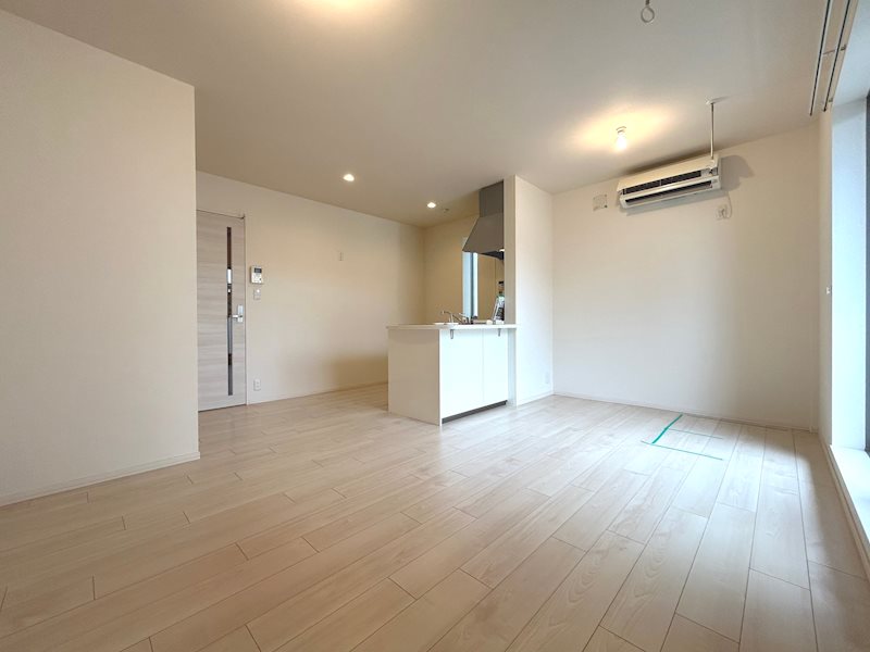 ａｐａｒｔｍｅｎｔｓ　蚕糸の杜 リビング