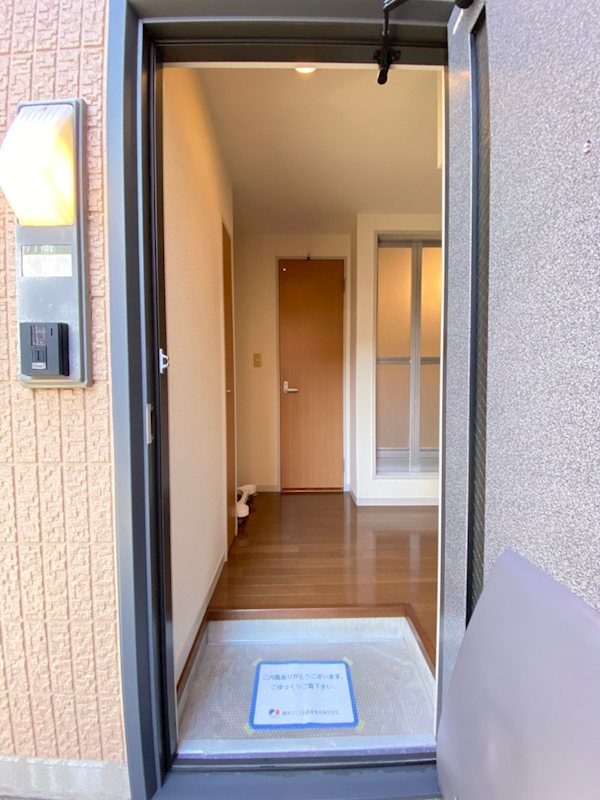 ドミール2001 玄関