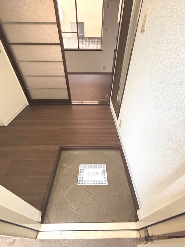 メゾンドコスモ 玄関