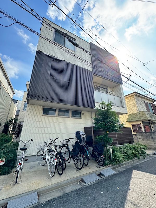 ａｐａｒｔｍｅｎｔｓ　蚕糸の杜 102号室 外観