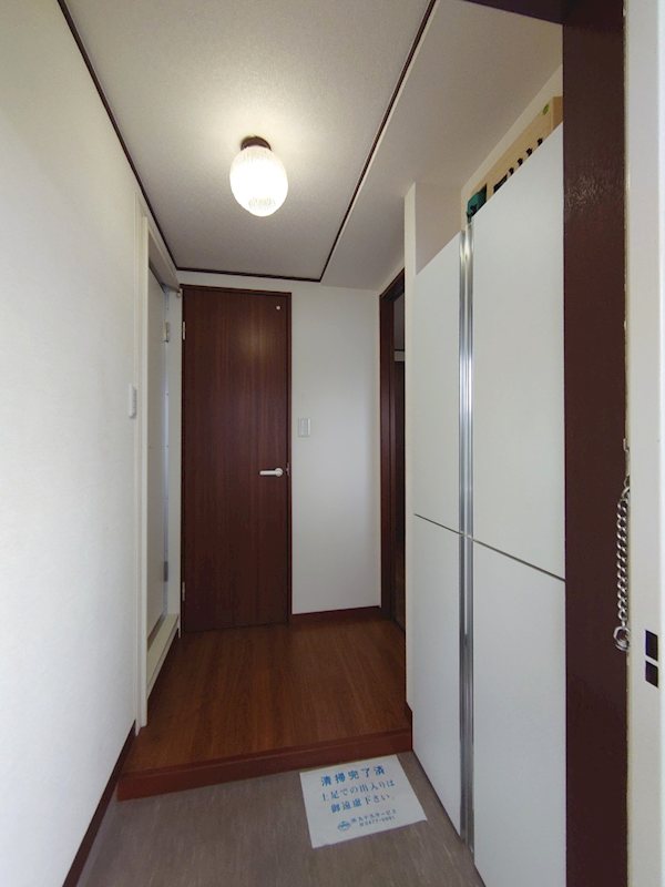 アライハイツ 玄関