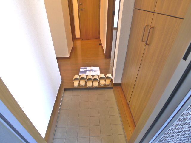 ドルフ清水 玄関