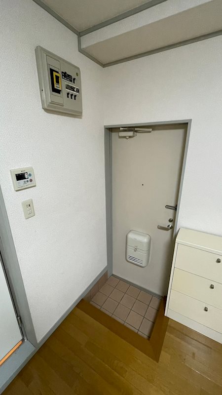 メゾン小島 玄関