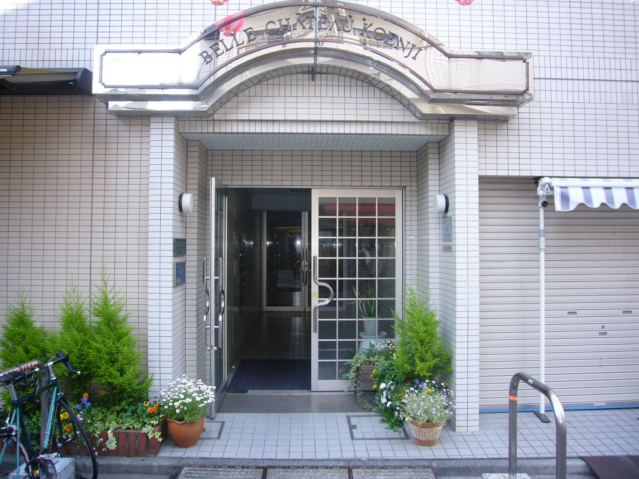 ベルシャトウ高円寺 玄関