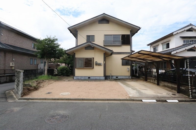 総社市清音柿木　４LDK借家 駐車場