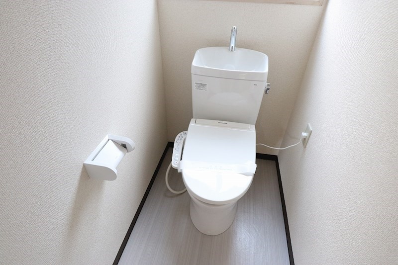 総社市清音柿木　４LDK借家 トイレ