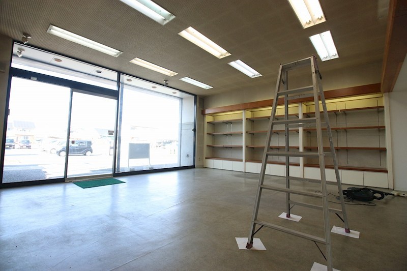 総社市岡谷　店舗 内装