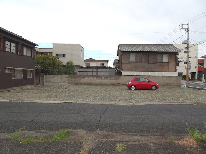 水島西弥生町駐車場【全8台】 玄関