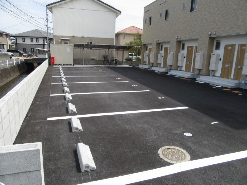 シェリ 駐車場