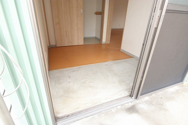 総社市井手　貸事務所 玄関