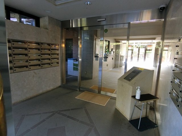 ロイヤルプラザ市川大町 エントランス