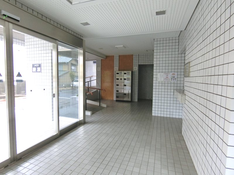 メイツ綾瀬 エントランス