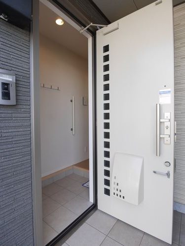 シュウフロンティア 玄関