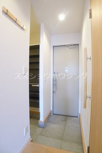 ノースサバービア 玄関
