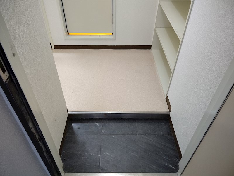 中百舌鳥ビル 玄関